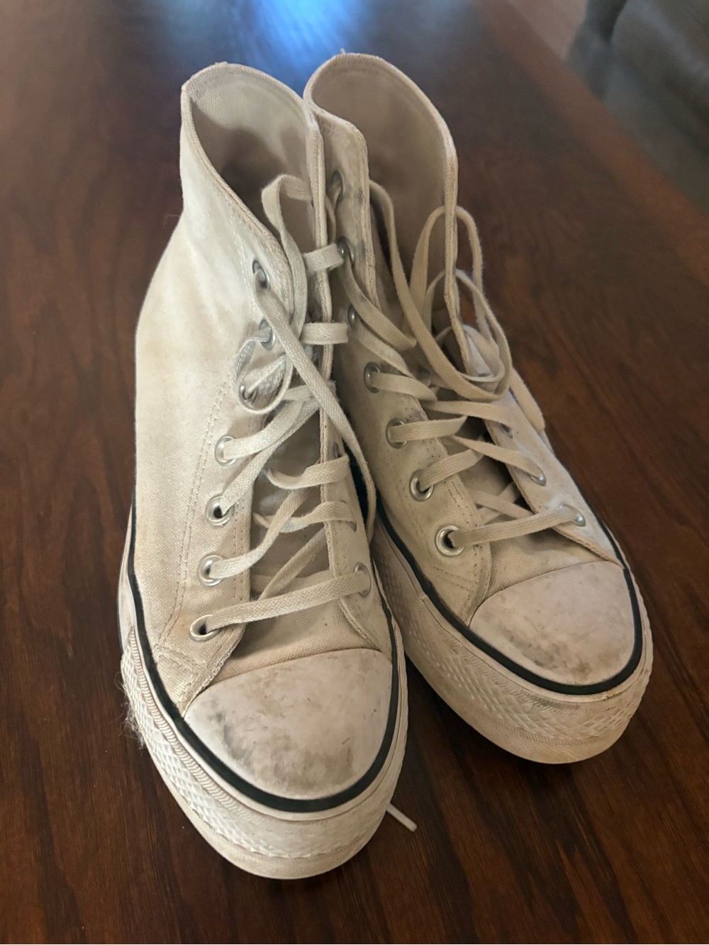 Women’s Converse Chuck Taylor All Star High-Top Platform Sneaker size 7